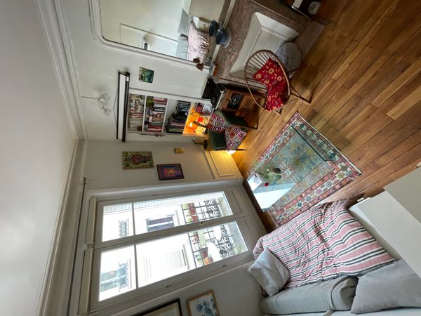 Petit studio plein de charme au cœur du 10e