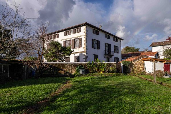 Charmant appartement dans maison basque historique à Espelette