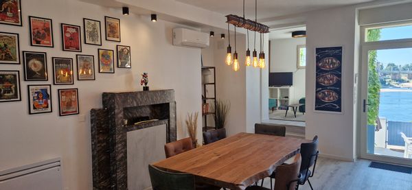 Vue exceptionnelle sur la Loire.  Idéal pour télétravail ou quelques jours de calme.