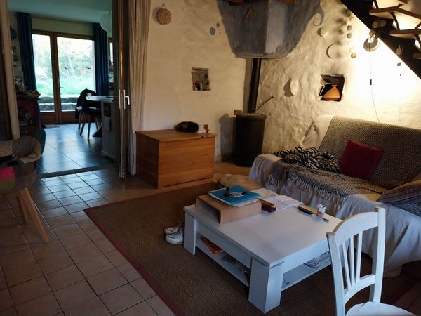 Authentique petit cocon au cœur de l'Auvergne entre volcans et prairies.