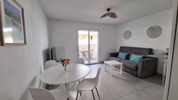 Appartement 2 pièces moderne, tout équipé, Nice Port, proche vielle ville et plages, tout à pieds.