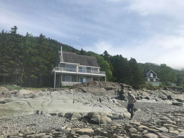 La Villa sur les Rochers avec accès & vue imprenable au bord du majestueux fleuve St.Laurent.
