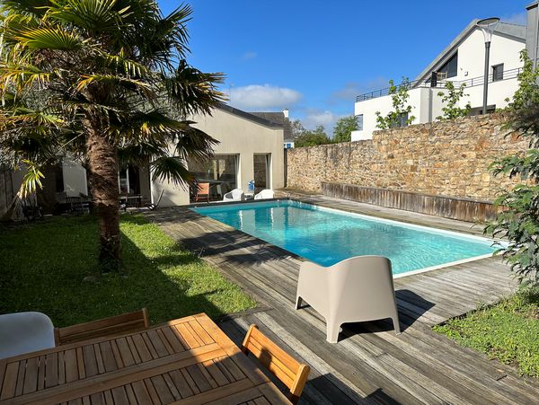 L’arabesque, villa de charme avec piscine au bord de mer.