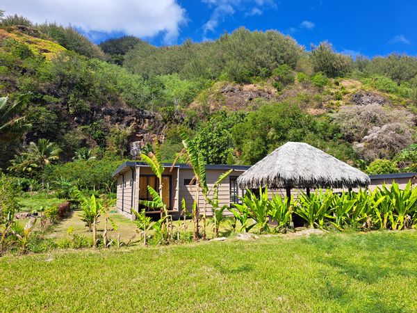 La maison container de Thomas et Cécile à Moorea  devant la plage publique de Tiahura.