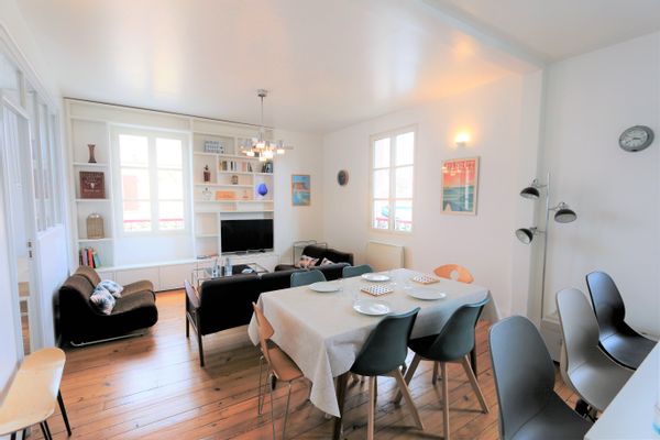 Appartement à Biarritz centre pour 5 personnes, à 400m de la grande plage, avec balcon.