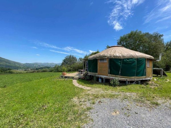 Yourte dans un lieu unique