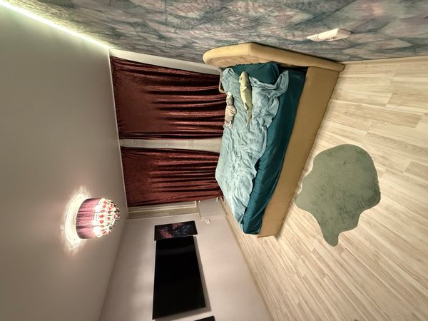 Alexandra's private room