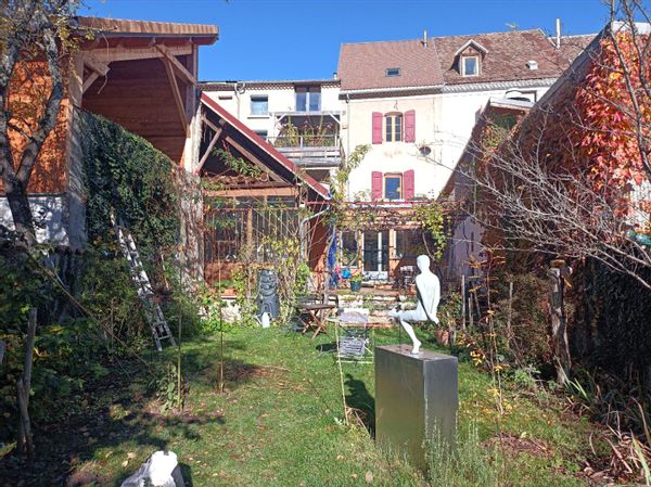 La maison de Natalie et Sébastien  Maison de village avec vue sur les montagnes