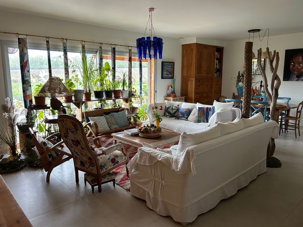 La maison de Genevieve. Maison en bois, neuve, havre de paix, passage de migration des oiseaux