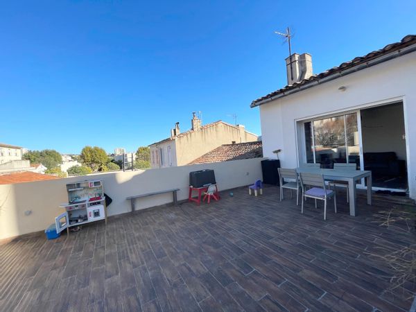 Appartement familial 2 adultes et 1 enfant au calme à Marseille avec grande terrasse