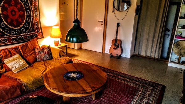 Chez Marie et Benoît - Un cocon minimaliste au cœur d’une grande maison coopérative