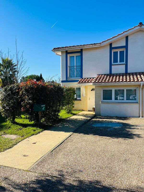Maison 4 chambres en ville près de l’océan et de la forêt.