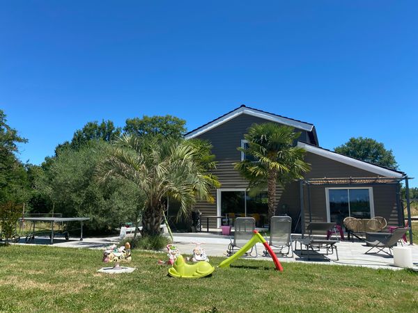 Maison pleine campagne à l'orée d'un bois entre Sarlat et Rocamadour.