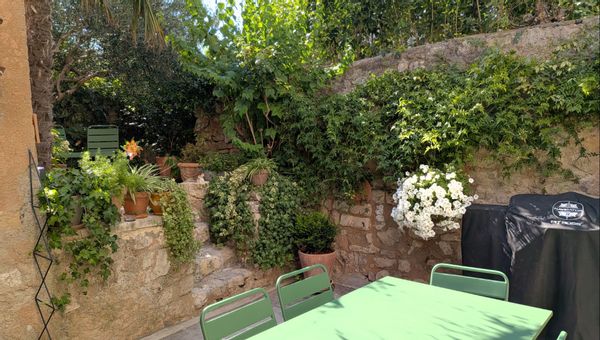 Maison de village de caractère pour 10 pers.  Idéalement situé pour découvrir la Provence.