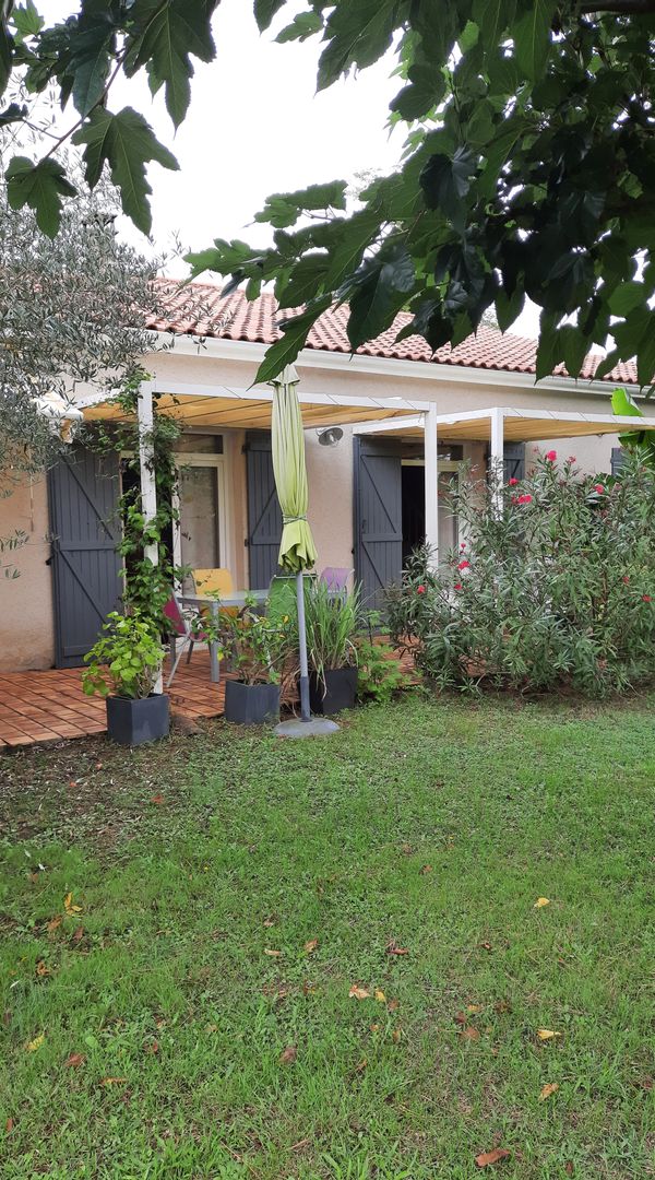 Maison chalereuse à la campagne