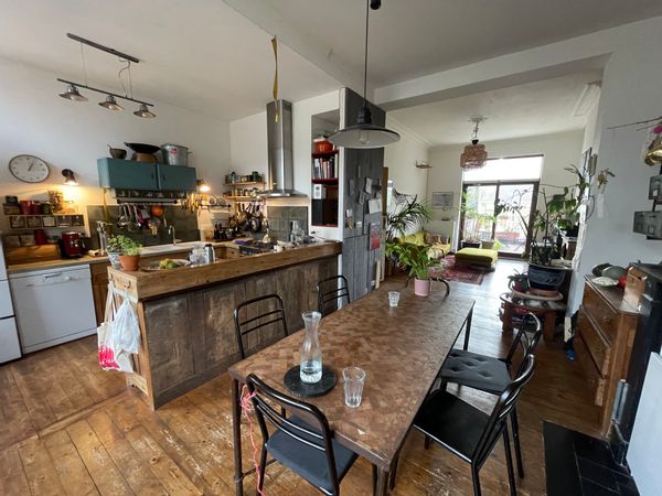 Duplex typiquement bruxellois avec terrasse verdoyante