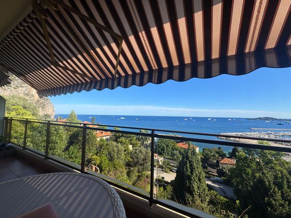 Studio with a panoramic sea view, terrace 14M2,  5-minute walk from a turquoise water beach.