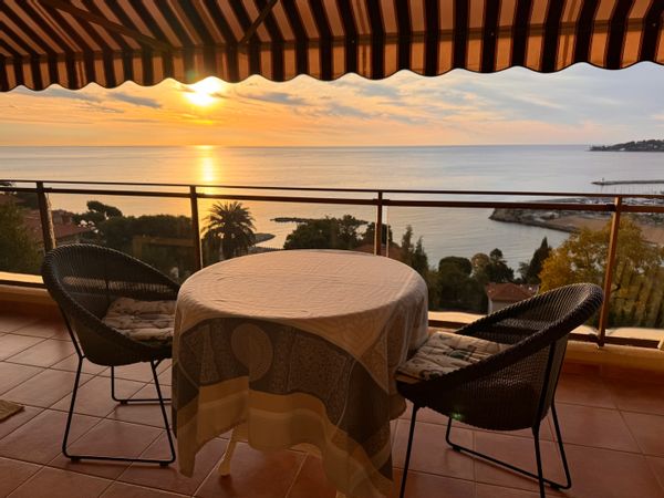 Studio with a panoramic sea view, terrace 14M2,  5-minute walk from a turquoise water beach.