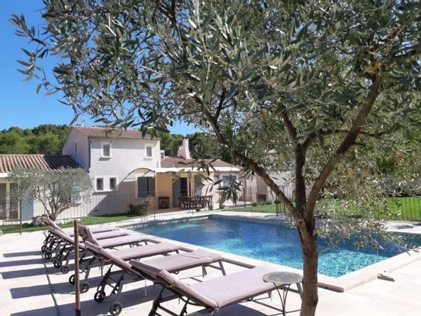 La jolivette, Villa avec piscine au pied du Luberon en Provence.