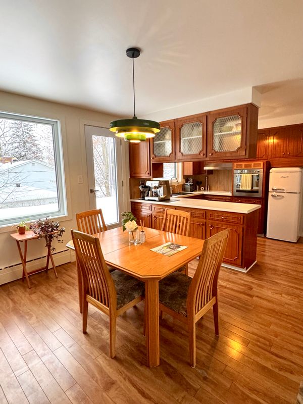 Appartement mid-century lumineux à Drummondville