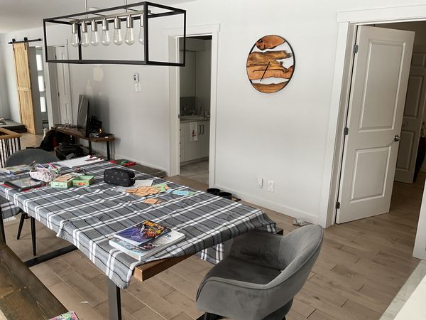 Maison privée dans un quartier résidentiel tranquille et sécuritaire, à 7 minutes de Montréal.