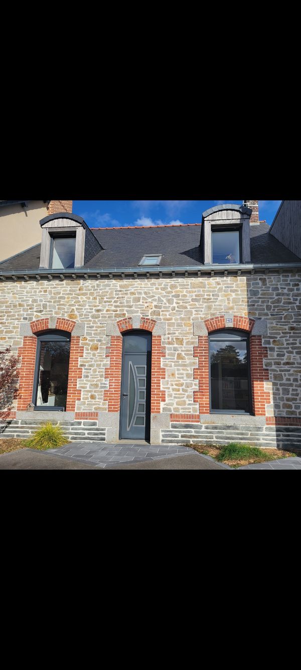 Maison en pierre avec cachet au cœur d'une ville avec Gare, à equidistance de plusieurs bords de mer