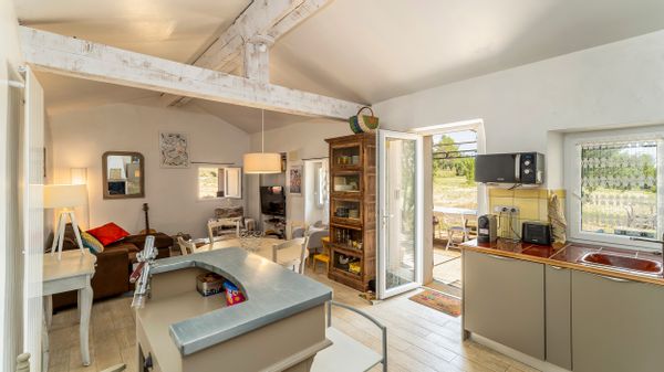 Vrai bastidon provençal  de 80m2 en pleine nature avec piscine privée