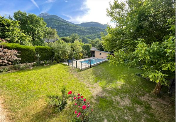 Chez Victoire and co: maison familiale a proximité de Chambéry avec jardin et piscine