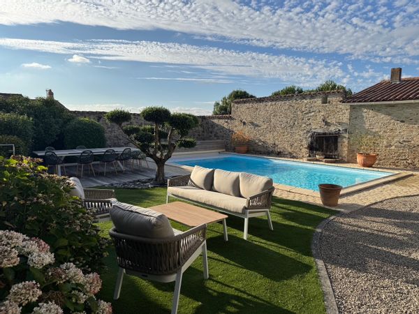 Maison de L'Apothicaire, Proche puy du fou, rénovée avec soin, pouvant accueillir 14 personnes,