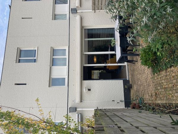 Gezinsvriendelijke, rustige, nette rijgezinswoning op loopafstand van bossen en supermarkten.