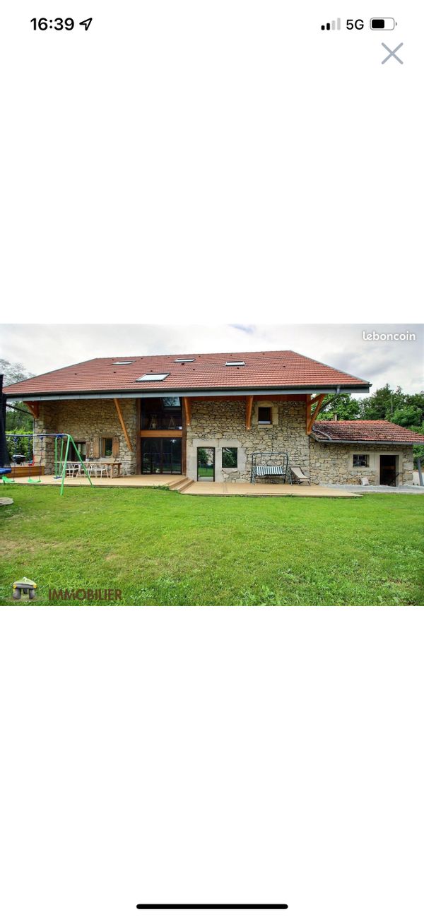 Maison de pierre et de bois