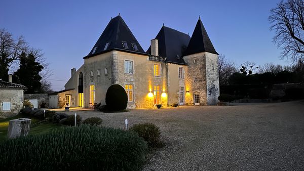 Château au cœur d'un golf 9 trous.