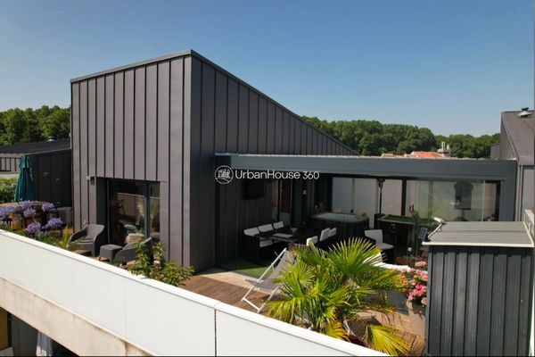 La maison de Bruno Appartement de charme avec terrasse 100m2 Billard jaccuzi en centre ville.