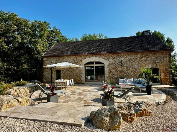 Maison de charme pour 6 personnes en plein coeur du Périgord Noir.