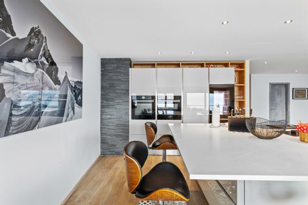 Luxueux appartement 3 chambres avec vue panoramique alliant charme alpin et confort contemporain,