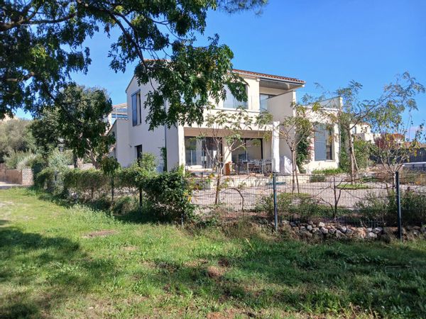 La maison, la forêt et le chant des oiseaux et quelques biches aussi