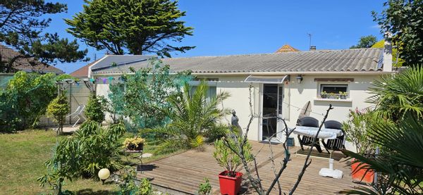 La Maison de Riva-Bella bord de mer avec jardin arboré plein Sud au calme