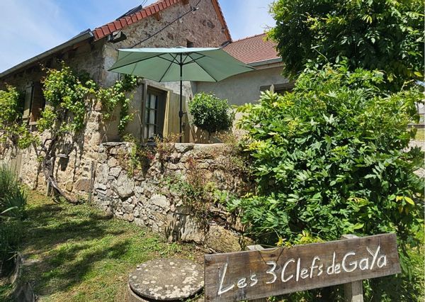 Bien-être avec spa privatif - spa de nage, sauna, lit hydromasant & relation immersive