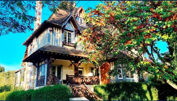 Maison anglo-normande des années 1930 à 800 mètres du centre ville