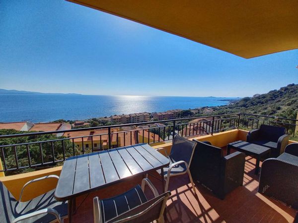 Studio vue mer exceptionnelle, calme, tout équipé, à proximité des plages.