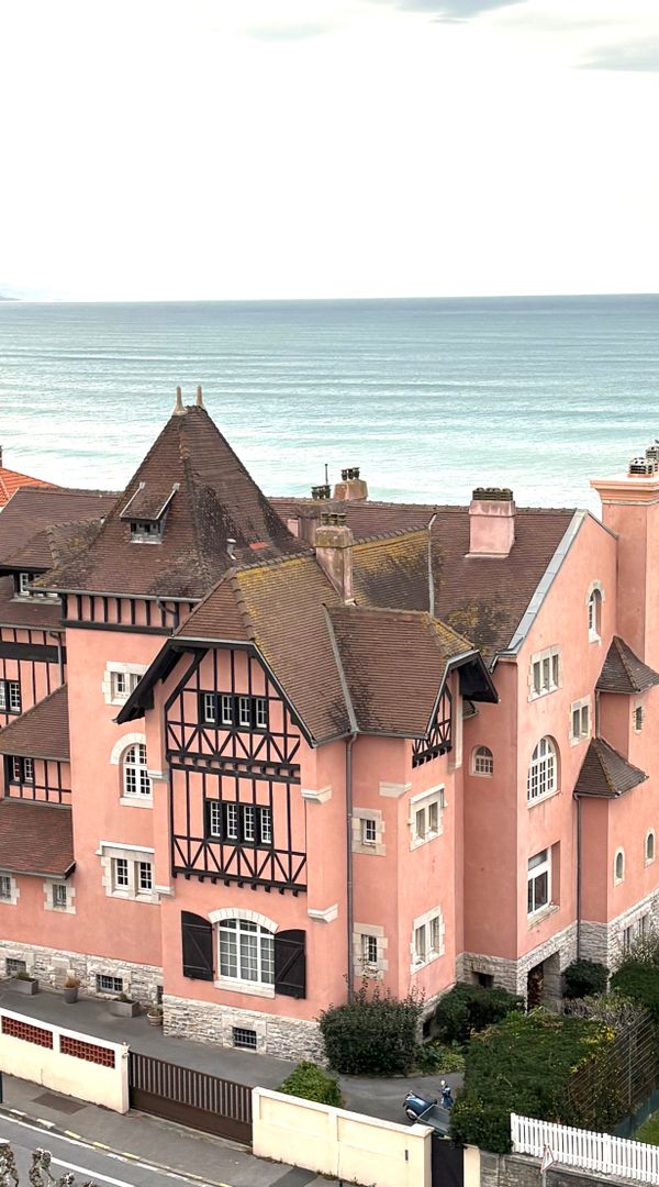 Appartement surplombant l'océan et dans le centre ville