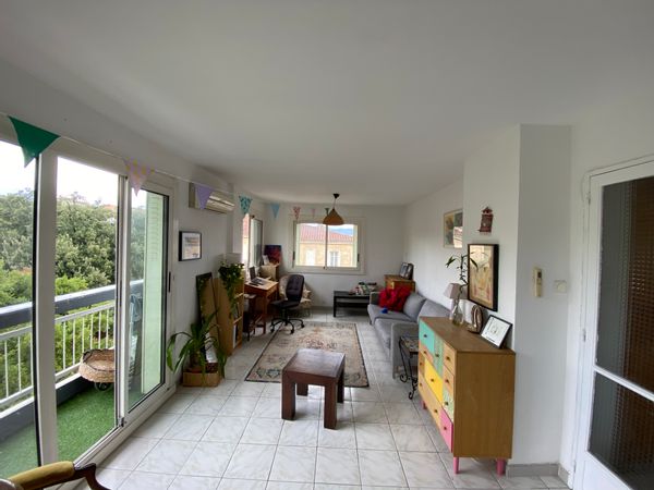 Chambre privée à côté du parc:)