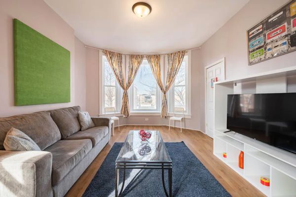 3-bedroom apartment in Duglass Park