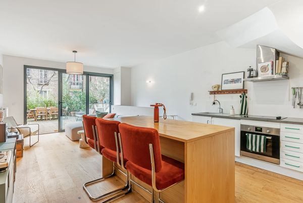 Maison calme avec jardin-terrasse au cœur des Puces