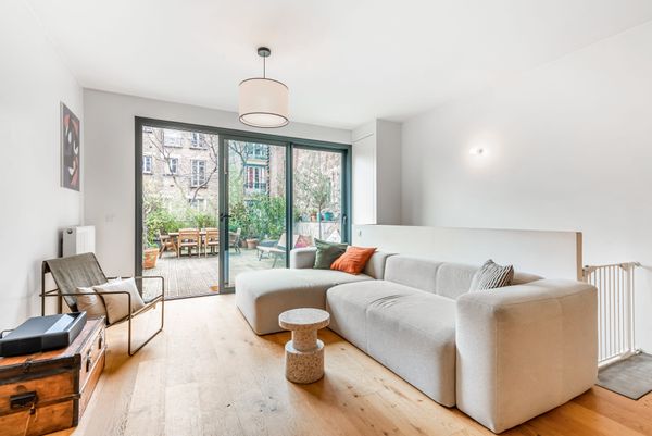 Maison calme avec jardin-terrasse au cœur des Puces