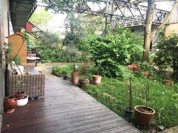 Loft d'artiste avec jardin