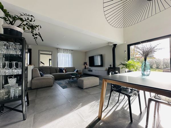 Agradable casa cerca de Dijon, en Borgoña. / Bourgogne