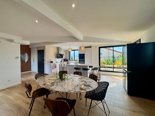 Appt estieu haut standing , parking et clim