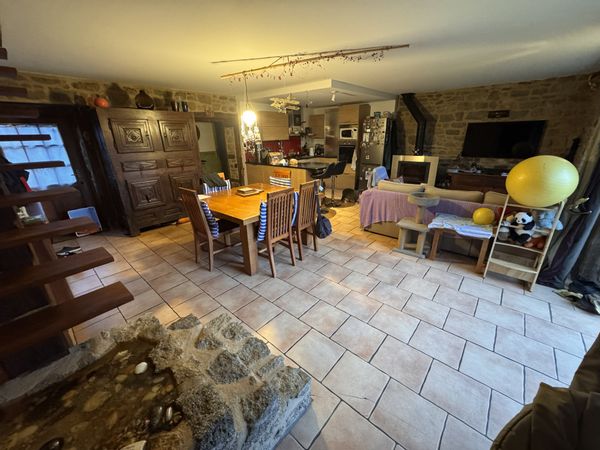 Maison de bourg rénovée, au calme, avec jardin et terrasse privative. 30km de Rennes et St Malo