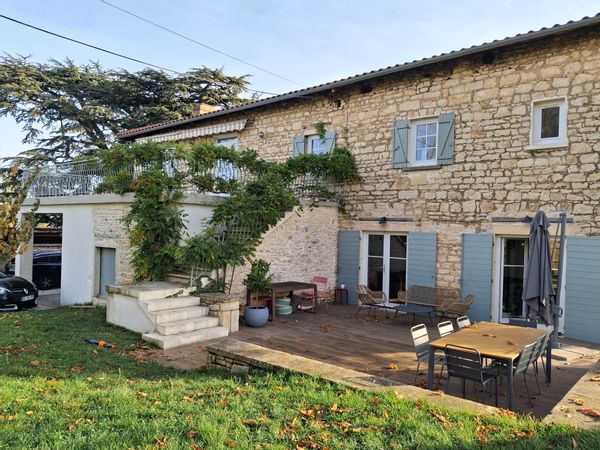 Maison du XIXème siècle au coeur des vignes : échange vacances... et très longue durée avec Paris